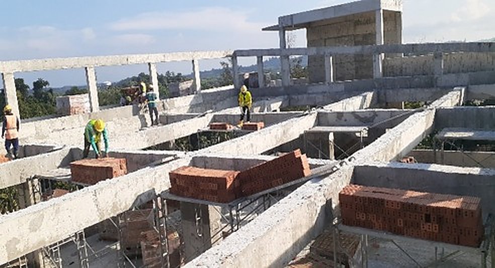 Rooftop slab and brick staging